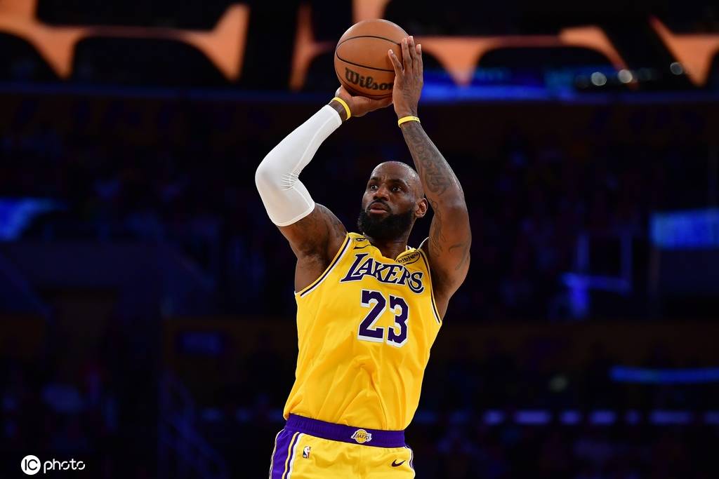 詹姆斯20+7+10肯纳德10分 湖人擒勇士3连胜